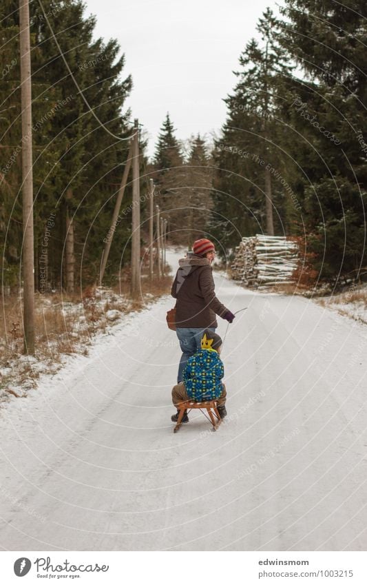 On the way in the Thuringian Forest. Winter Snow Child Boy (child) Woman Adults Grandmother Family & Relations 2 Human being 3 - 8 years Infancy 45 - 60 years