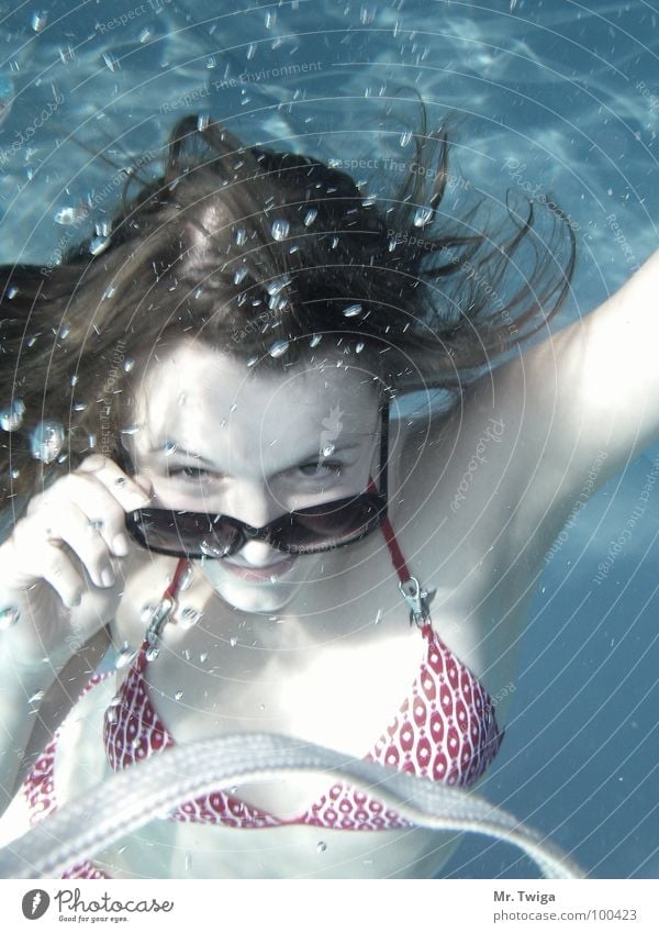 sun worshipper Dive Summer Open-air swimming pool Bathroom Sunglasses Eyeglasses Bikini Air bubble Water hold one's breath Looking Swimming & Bathing