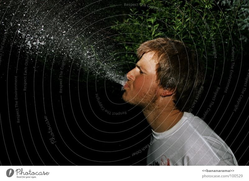 &lt;font color="#ffff00"&gt;-=http://www.photocase.com/de/photodetail.asp?i=- sync:ßÇÈâÈâ Spit Man Action Water Drops of water 1 Person Individual Only one man
