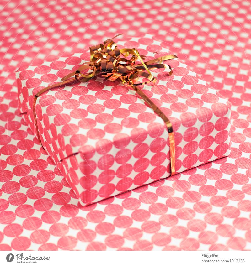 Hide Gifts 2 Christmas & Advent Kitsch Gift wrapping Gold Pink Packaged Birthday Anticipation disguised Point Pattern Packaging Illusion Colour photo