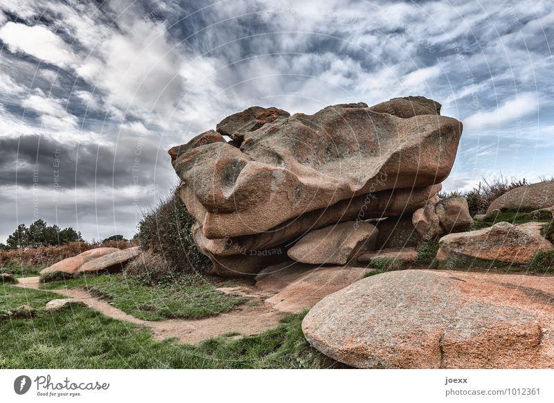Heart in stone Nature Landscape Sky Clouds Lanes & trails Stone Old Gigantic Large Blue Brown Green Brittany Cote de Granit Rose Colour photo Subdued colour