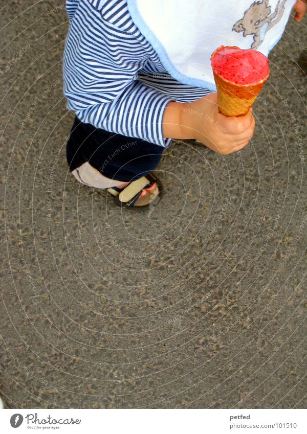 My ice cream III Waffle Child Hand Footwear Red Bib Stand Leisure and hobbies Gray White Lick Cold Toddler Ice Human being To hold on Nutrition Street Feet