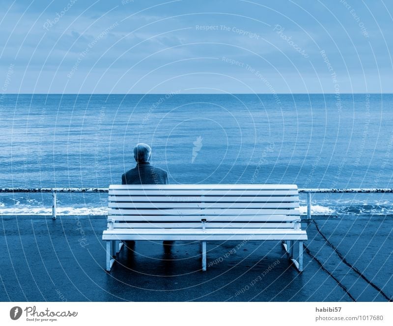 The width Masculine Man Adults Life 1 Human being 45 - 60 years Water Sky Clouds Coast Observe Relaxation To enjoy Cold Blue Peaceful Calm Sadness Longing