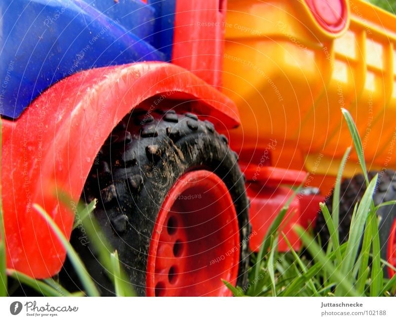 truck Truck Multicoloured Toys Playing Red Yellow Meadow Sand toys Sandpit Force Carriage Joy Power play Blue Wheel wheels child children plastic Juttas snail