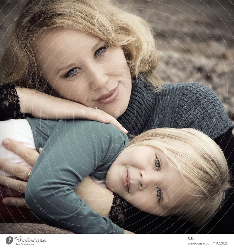 Mother & Daughter Girl Woman Adults Family & Relations 2 Human being 3 - 8 years Child Infancy 18 - 30 years Youth (Young adults) Sweater Blonde Long-haired