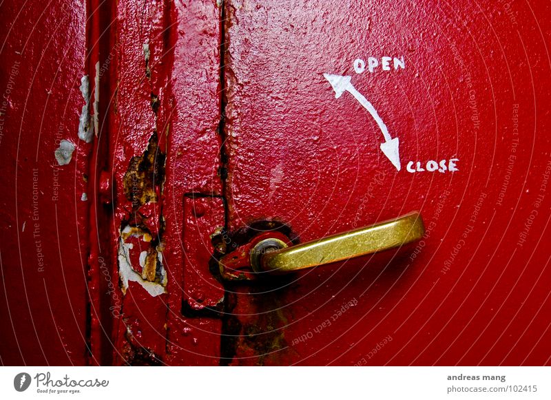 open <-> close Door handle Norway Red Close Undo Broken Closed Rust Detail Old lindesnes trade Metal rusty Arrow arrows