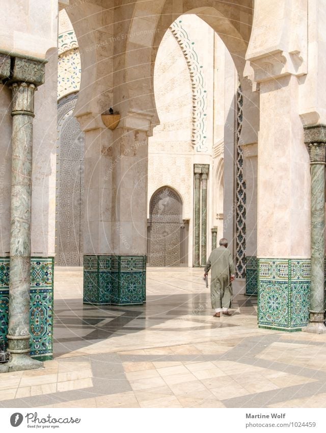 Hassan II? Human being Masculine Man Adults Male senior Senior citizen 1 Casablanca Morocco Africa Town Port City Mosque Religion and faith Mosque Hassan II.