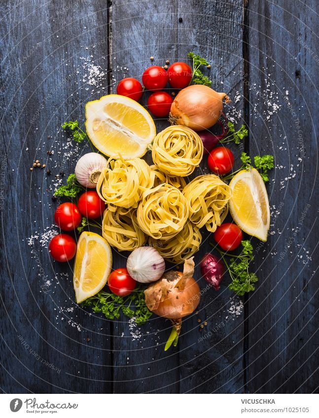Tagliatelle with tomatoes and spices for tomato sauce Food Vegetable Dough Baked goods Herbs and spices Nutrition Lunch Banquet Organic produce Vegetarian diet
