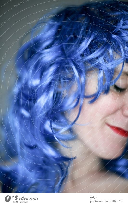 Blue wave Lifestyle Joy Leisure and hobbies Party Flirt Carnival Woman Adults Hair and hairstyles Face 1 Human being 30 - 45 years Long-haired Curl Wig Smiling