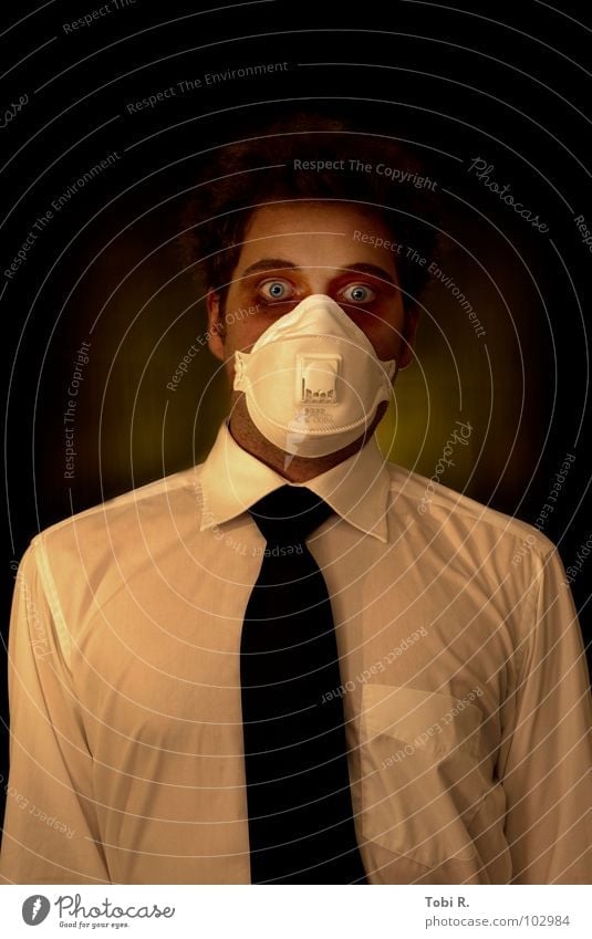 ante mortem Illness Man Adults Head Eyes 1 Human being Tie Mask Aggression Threat Disgust Creepy Crazy Anger Death Pain Fear Force Respirator mask Panic Madness