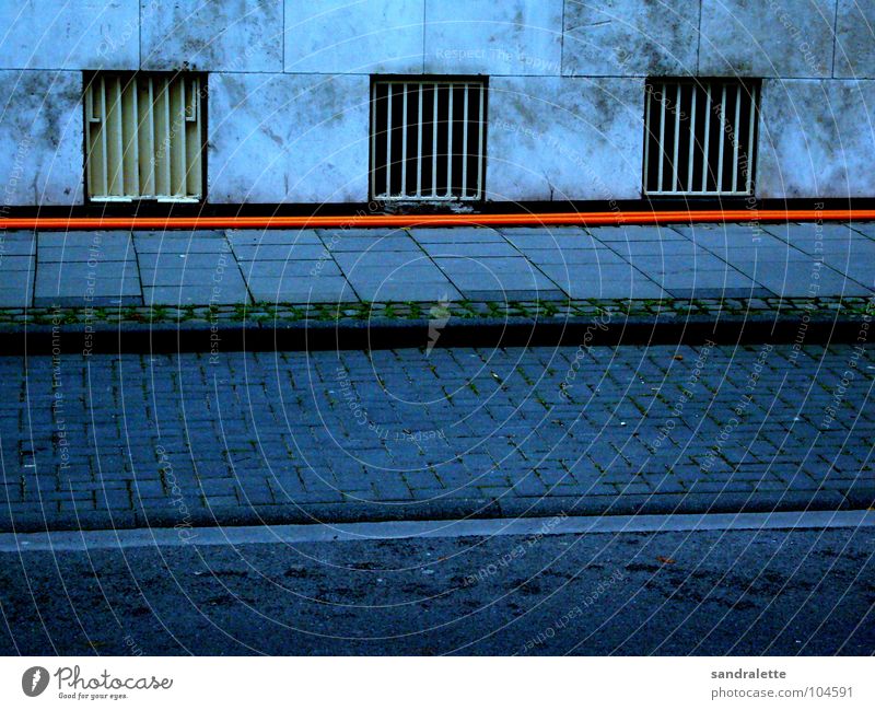 Long line Hose Sidewalk Cellar window Wall (building) House (Residential Structure) Traffic infrastructure Cologne Street park Orange Blue Where to? Contrast