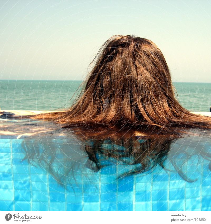 mop Summer Swimming pool Vacation & Travel Ocean Brown Woman Refrigeration Float in the water Open-air swimming pool Sky blue Horizon Whimsical Shock of hair