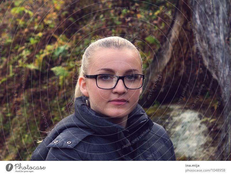 young blonde woman with ponytail and glasses Human being Feminine Young woman Youth (Young adults) Woman Adults Face 1 18 - 30 years 30 - 45 years Environment