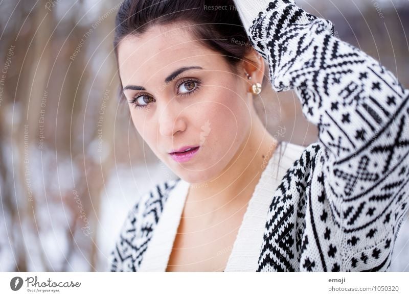 pattern Feminine Young woman Youth (Young adults) Head 1 Human being 18 - 30 years Adults Beautiful Colour photo Exterior shot Day Shallow depth of field