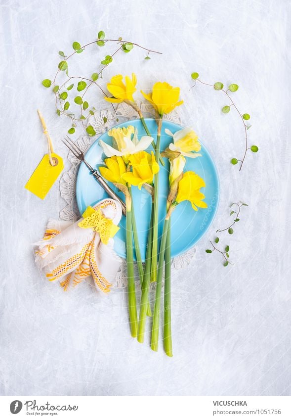 Blue plate with daffodil, table decoration Nutrition Banquet Crockery Plate Fork Style Design Flat (apartment) Garden Interior design Decoration Kitchen