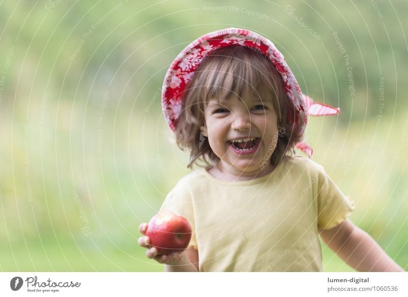 Child is happy with apple fruit apples Nutrition Joy Face Summer Human being Toddler girl 1 - 3 years 3 - 8 years Infancy Hat Eating Laughter Happiness Fresh