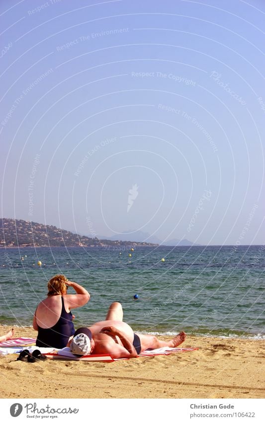 Look at that...! Southern France Cote d'Azur Ocean Beach Yellow Horizon Coast Stomach Vantage point Sunbathing Swimsuit Towel Cap Swimming trunks