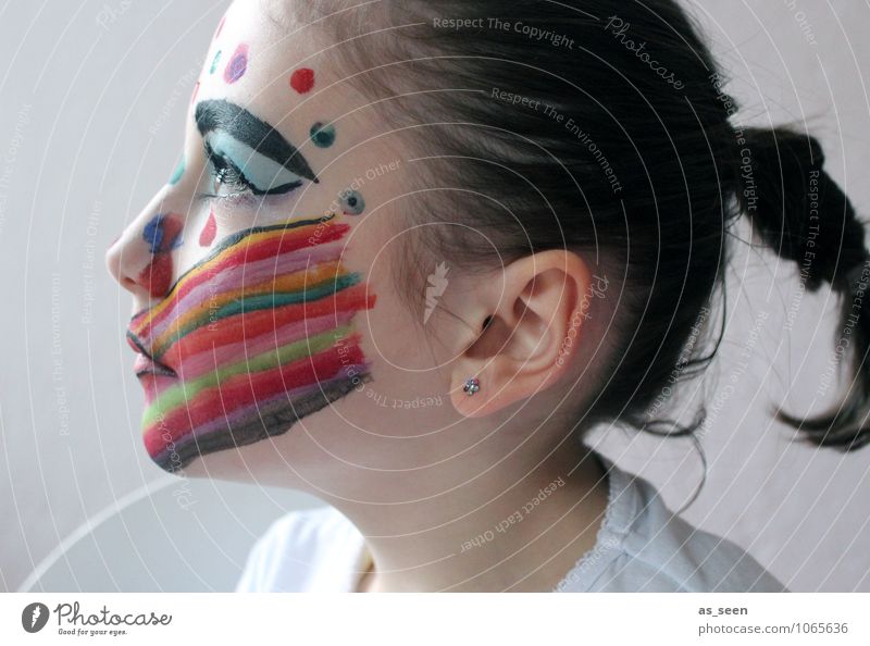 Make-up girl Girl Infancy Life Face 8 - 13 years Child Art Fashion Jewellery Brunette Braids Looking Esthetic Exceptional Uniqueness Multicoloured Emotions