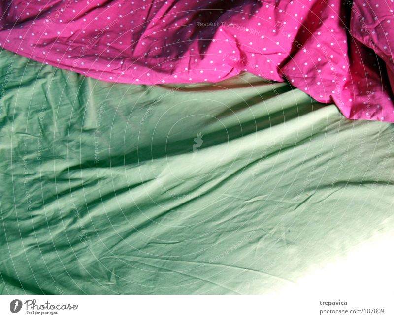 bed I Bed Sleep Bedclothes Green Pink Wake up Empty Duvet Calm Relaxation Dream Pleasant Alert Room Multicoloured Living or residing Morning Blanket bedroom