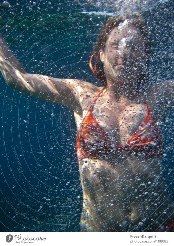 bubbling Croatia Ocean Vacation & Travel Woman Air Air bubble Light Bikini Surface of water Dark Navel Effervescent Joie de vivre (Vitality) Dive Summer