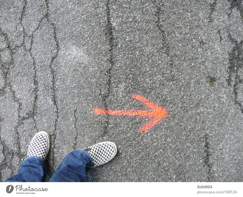 change of direction Footwear Arrow Think Wait Cool (slang) Curiosity Gray Red Beginning Advancement Concentrate Break Fluorescent color Direction Right Left