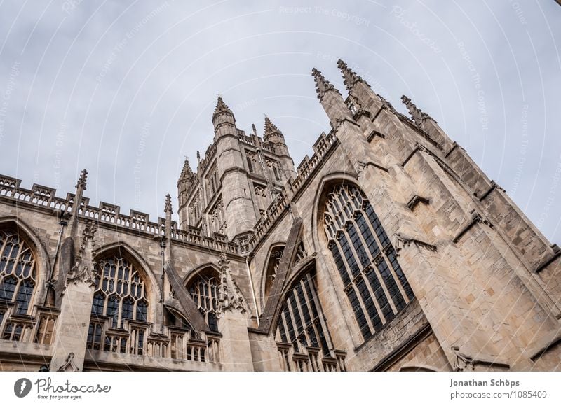 Bath Abbey I bath Town Old town Religion and faith Church Dome Tower Manmade structures Building Architecture Facade Tourist Attraction Landmark Esthetic Upward