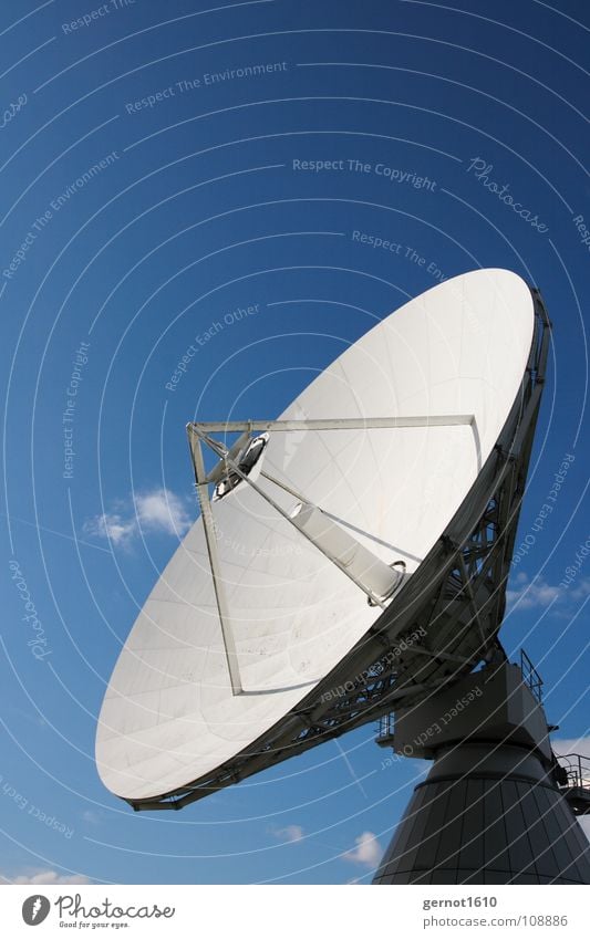call home Radio technology Television Data transfer Transmit Sputnik Live Telescope Radio telescope High-tech Science & Research Scientist Communicate Bowl