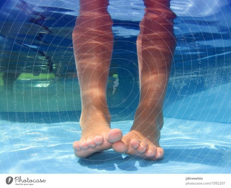cooling down Leisure and hobbies Playing Swimming & Bathing Swimming pool Summer Sun Child Legs Feet 1 Human being 8 - 13 years Infancy Water Beautiful weather