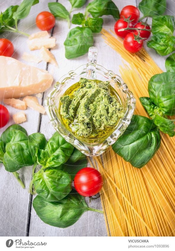 Bsilikum Pesto with spaghetti and tomatoes Food Cheese Fruit Herbs and spices Cooking oil Nutrition Lunch Banquet Organic produce Vegetarian diet Diet