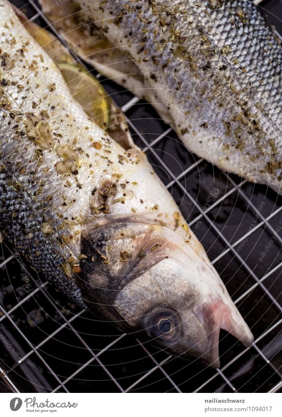 Fresh sea bass for grilling Food Fish Herbs and spices Nutrition Lunch Organic produce Vegetarian diet Ocean Barbecue (apparatus) Simple Healthy Delicious