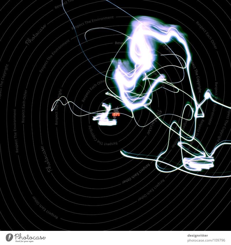 Picasso at 18:26 Lamp Light Tracer path Stripe Line Movement Art Painting and drawing (object) Air Dark Acrobat Long exposure Tracks Artist Light art