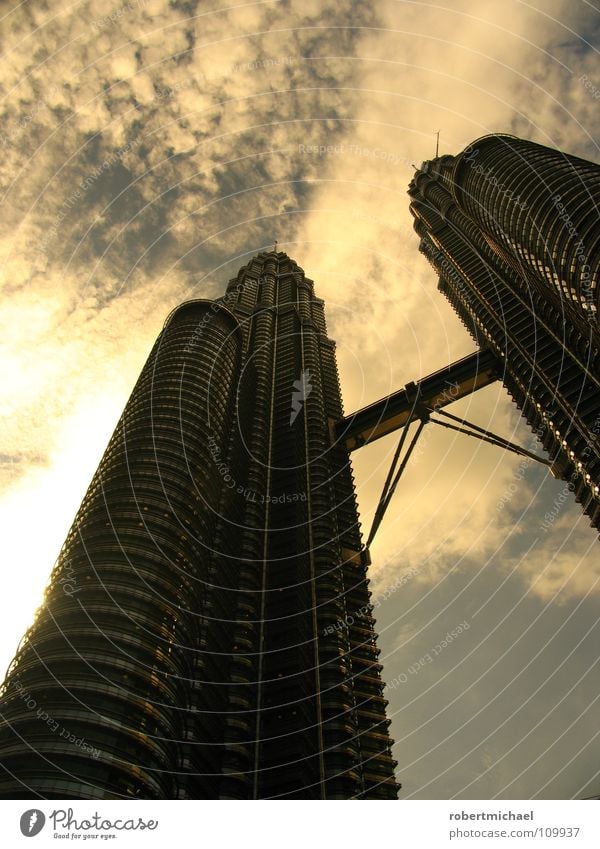 Petronas Towers Petronas Twin Towers Business centre Middle Corporate building Headquarters 2 High-rise Malaya Company Might Tall Building Steel bridge Point