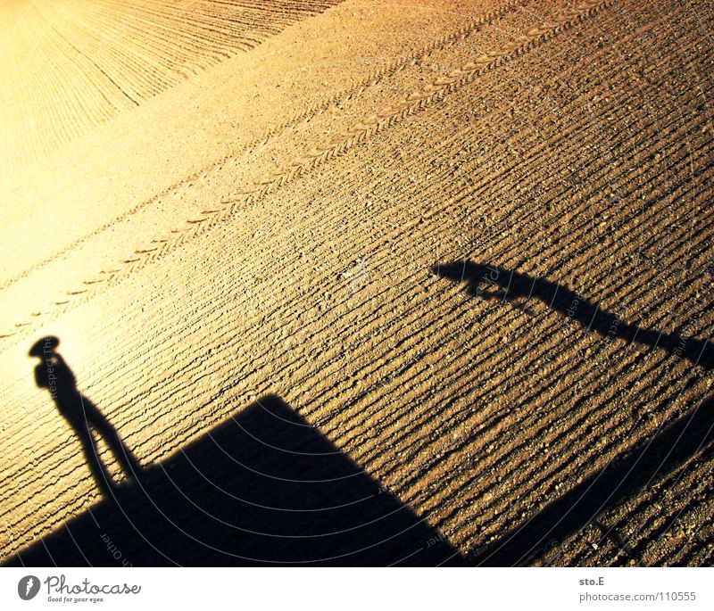 the cowboy and the indian Shadow Darken Field Pattern Arrangement Cap Stand East Leisure and hobbies Joy Sun Beautiful weather Sand Human being Hat