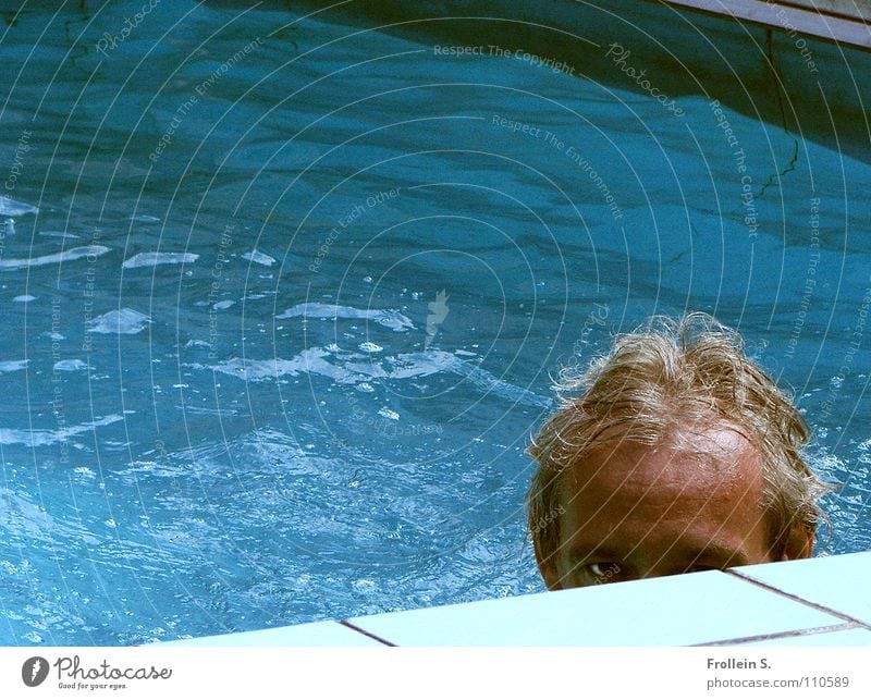 In the eye of the beholder Man Masculine Swimming pool Turquoise Wet Waves Sunbathing Summer Aquatics Head Hair and hairstyles Water Blue Looking