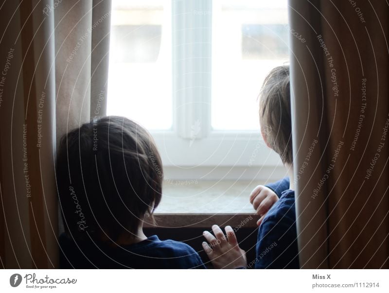 When's Dad coming? Human being Child Toddler Boy (child) Brothers and sisters Family & Relations Infancy Head 2 1 - 3 years 3 - 8 years Window Looking Wait