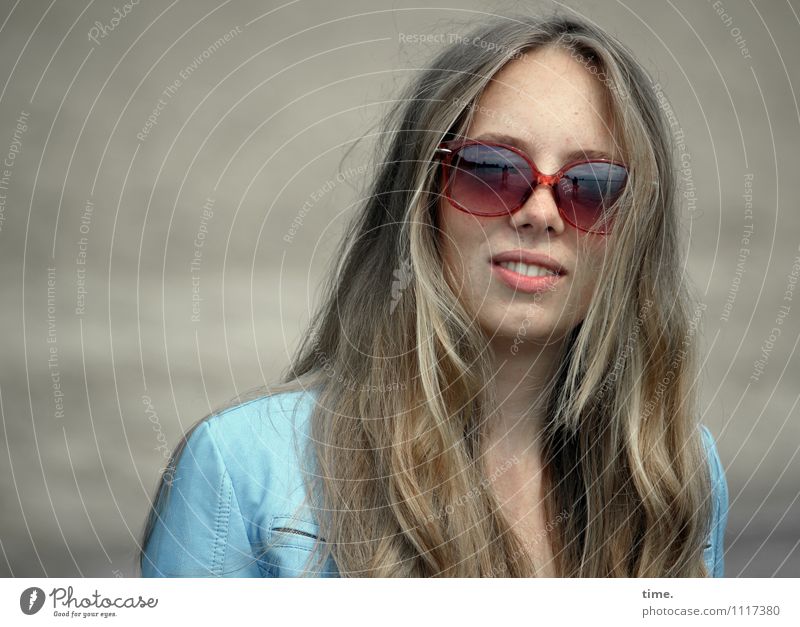 Woman with sunglasses Feminine Young woman Youth (Young adults) 1 Human being Jacket Sunglasses Blonde Long-haired Observe Smiling Looking Wait pretty