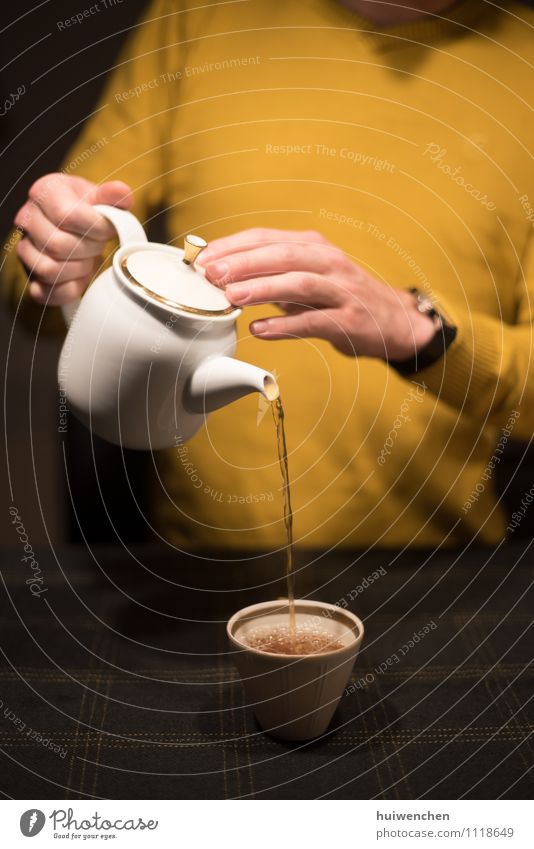 serve tea Beverage Tea Black tea Pot Mug Tea cup Teapot Pour Lifestyle Man Adults Hand Fingers 1 Human being Tablecloth To hold on Elegant Friendliness Brown