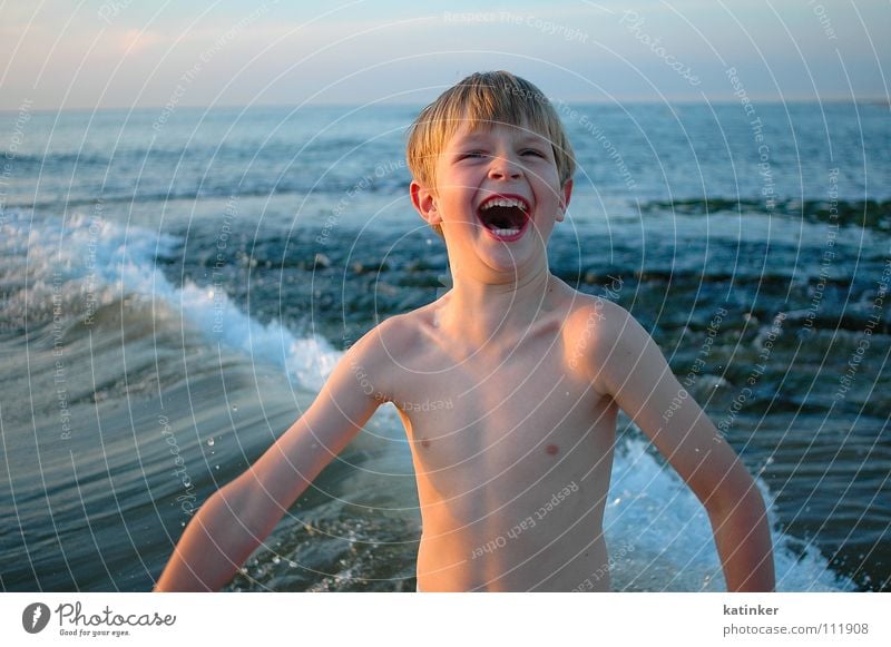 huaaah Ocean Beach Child Cold Moody Boy (child) fun Laughter Joy Blue