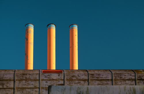 learning factory Technology Energy industry Environment Sky Cloudless sky Factory Building Architecture Wall (barrier) Wall (building) Roof Chimney Blue Orange