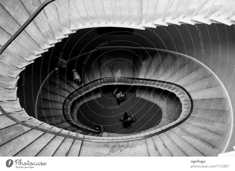 Anticlockwise Oval Historic stairs spiral black white steps Down Oxford bird's eye view