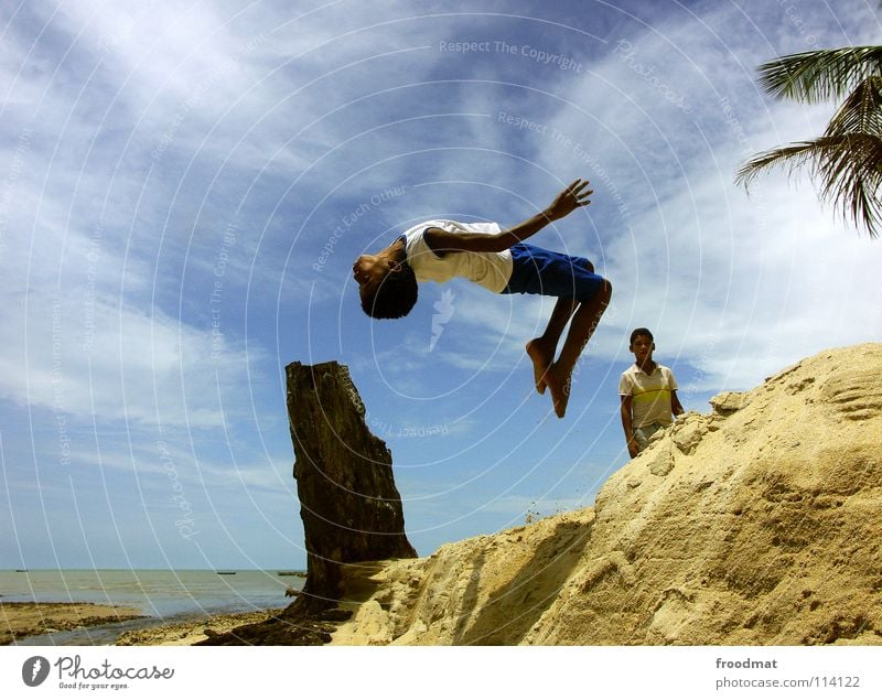 flyin capoeira kids Brazil Beach Ocean Palm tree Vacation & Travel Joie de vivre (Vitality) Salto Frozen Watercraft Easygoing Air Exuberance Sports Acrobatic