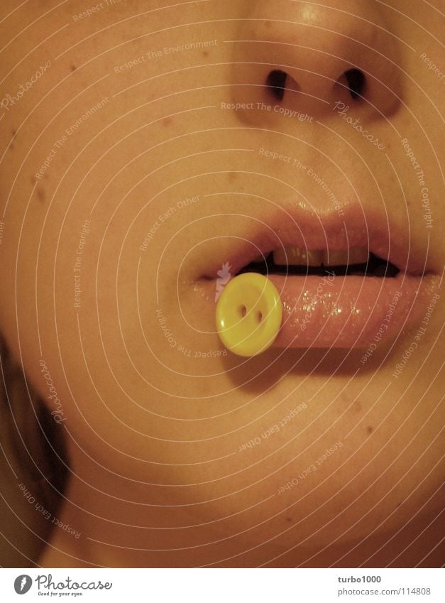 button me Lips Chin Buttons Yellow Timidity Vulnerable Kissing Sewing Clothing Attract Uncomfortable Strange Nose Mouth Open Mouth open yellow button Lust