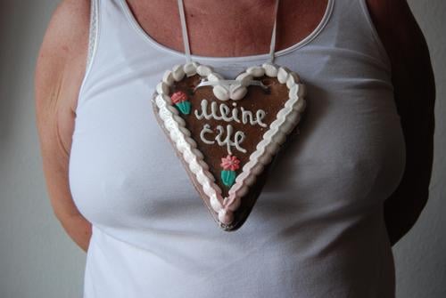 My elf Gingerbread heart Woman Torso Fat Fairs & Carnivals Meadow Cannstatter Wasen Nutrition Candy Sugar Calorie Gift Shirt Undershirt White Overweight Round