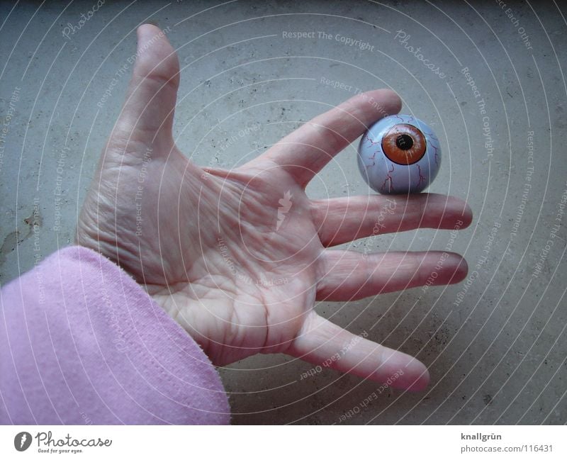 intermediate result Hand Fingers Splay Pupil Transience Obscure To hold on Eyes brown eye between them