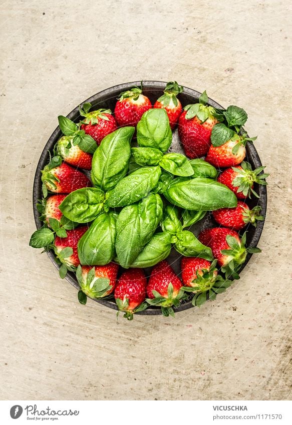 Rustic plate with strawberries and basil Food Fruit Dessert Herbs and spices Nutrition Breakfast Lunch Organic produce Vegetarian diet Diet Plate Style Design