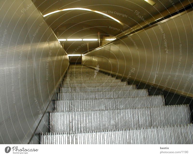 b:escalator:02 Escalator Electrical equipment Technology Train station