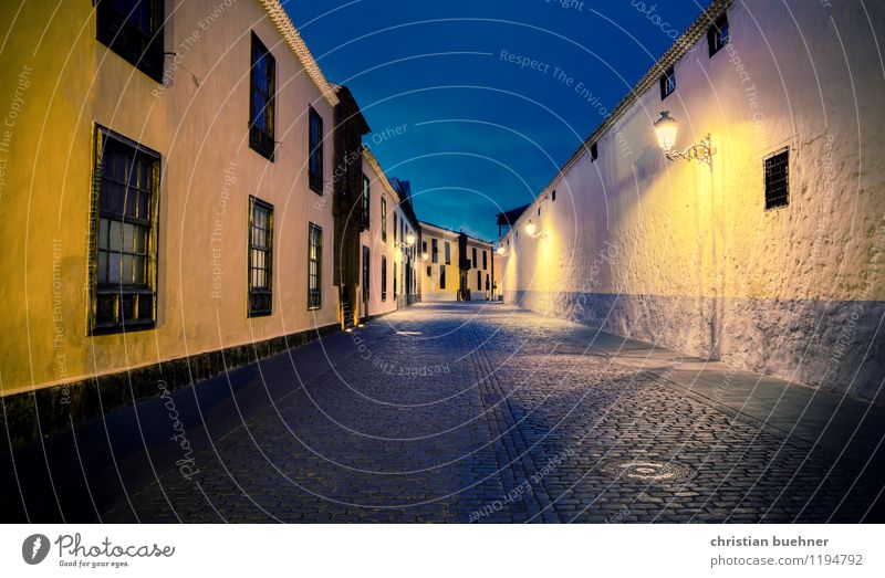 La Laguna de Tenerife by night Old town Wall (barrier) Wall (building) Facade Tourist Attraction Retro Town Protection Loneliness Relaxation Idyll Culture Art