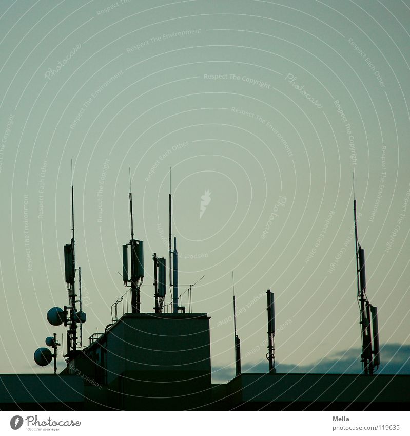 communicative Antenna Telegraph pole House (Residential Structure) High-rise Roof Flat roof Radio technology Hideous Radio link system Multiple Accumulation