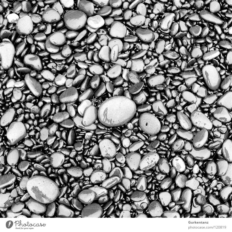 Pebbles Wet Gray Beach Iceland Stone Minerals Coast Black & white photo Rain Water wallpapers Structures and shapes
