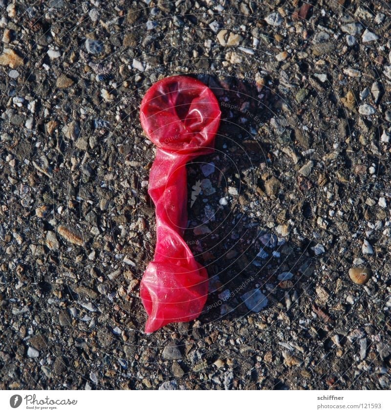 strawberry flavour Condom Contraceptive Rubber Eroticism AIDS Red Second-hand Sperm Leisure and hobbies hogwash no - not from me I've only seen it